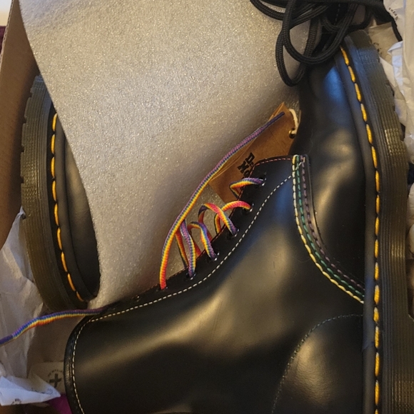 Pride docs pride dr martens - Picture 2 of 8
